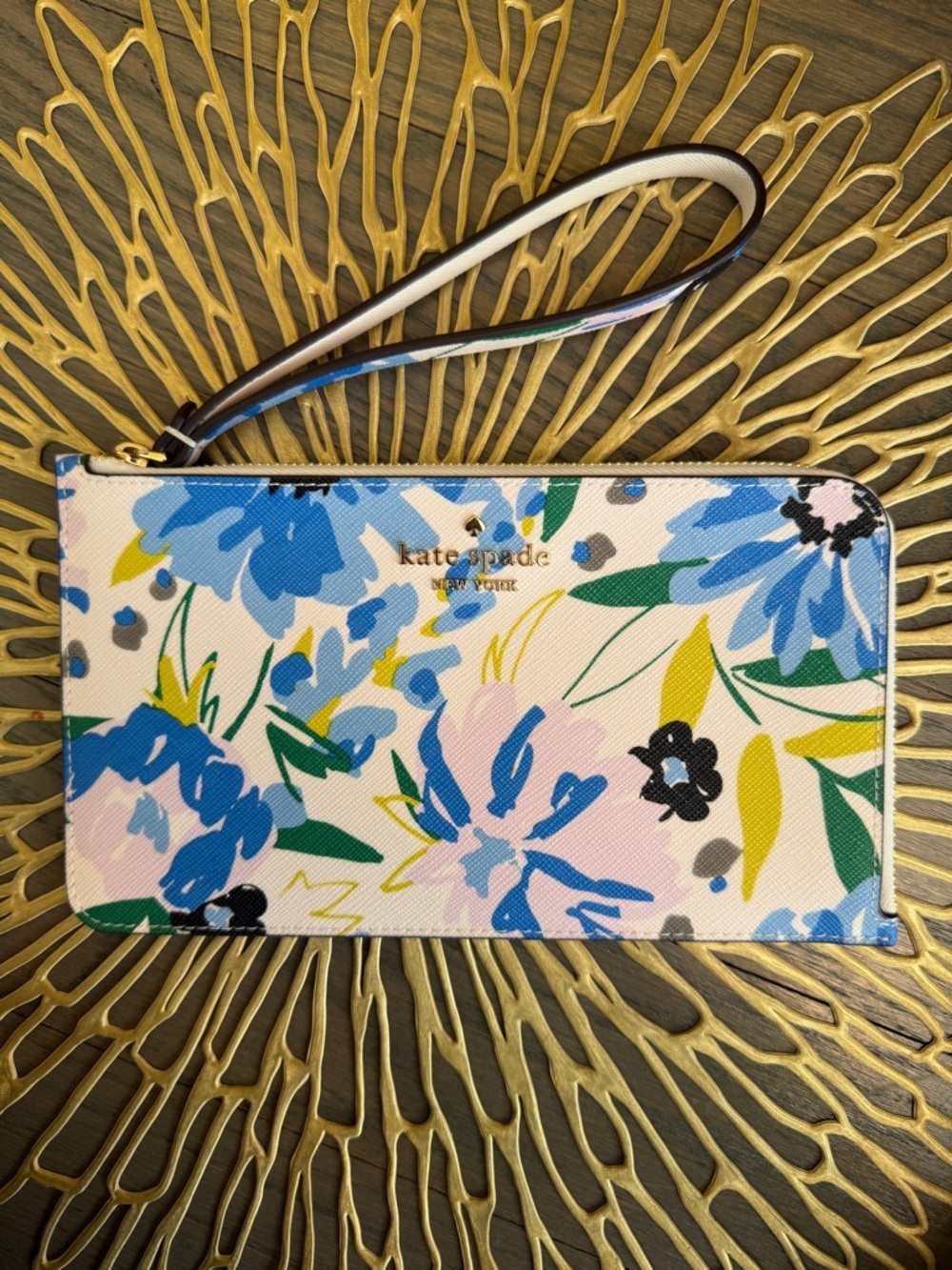 Kate Spade New York Floral Wristlet Mothers Day Bundle - Picture 4 of 8